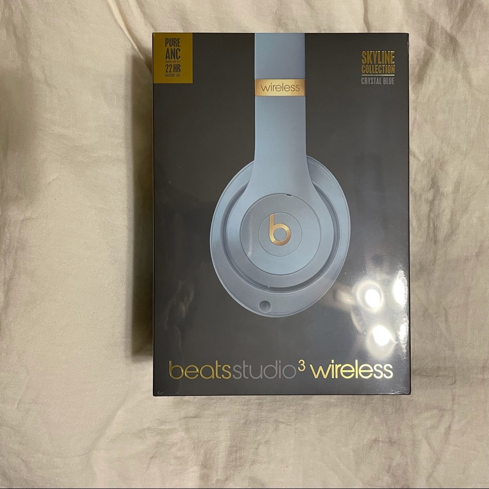 NEW beats studio3 wireless headphones